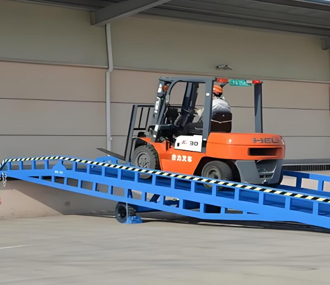噶尔移动式卸货平台（叉车用）